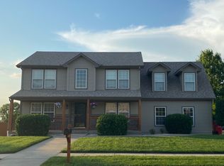 1300 SW 4th St, Oak Grove, MO 64075