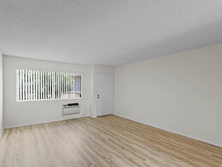Tuscany Apartments — Photo 40