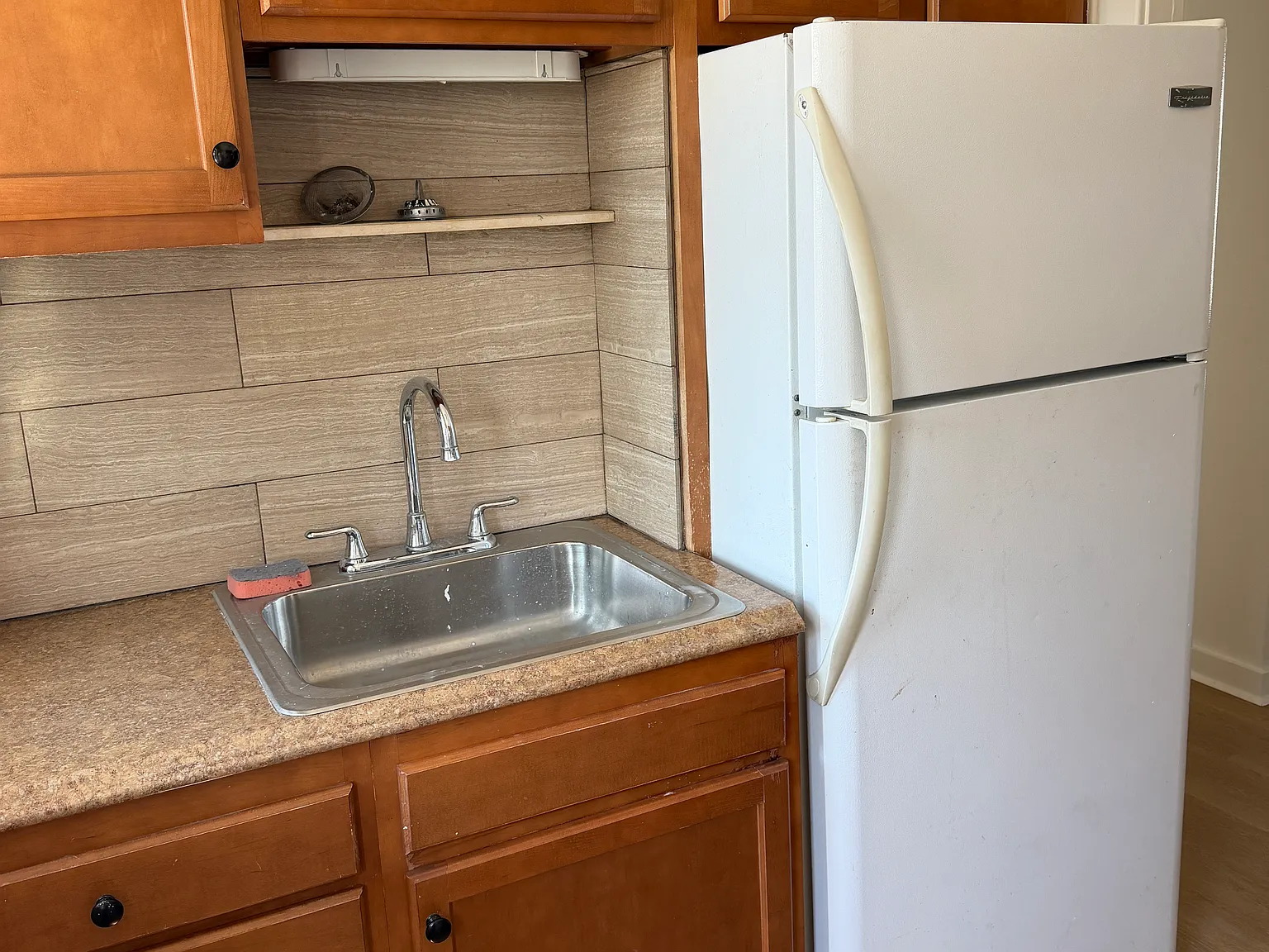 1060 Kenmore Ave — Photo 4