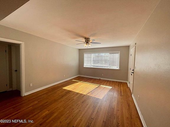 4th image of 3637 Oak St APT 2