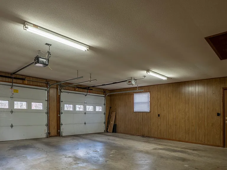 1111 Fairview Rd — Photo 32
