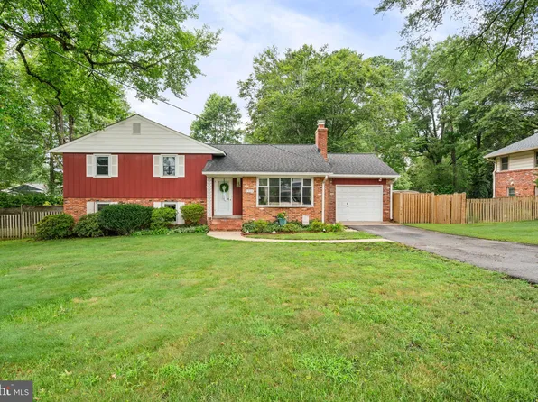 8908 Vernon View Dr, Alexandria, VA 22308