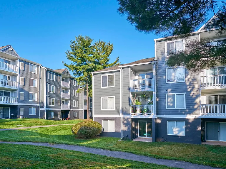 Canterbury Apartments — Photo 32