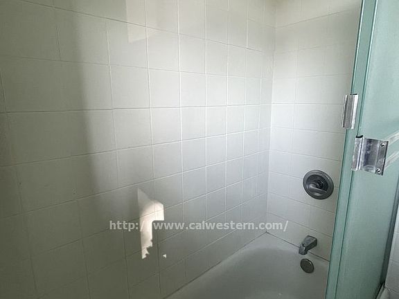 4th image of 4589 Hamilton Ave Unit 19