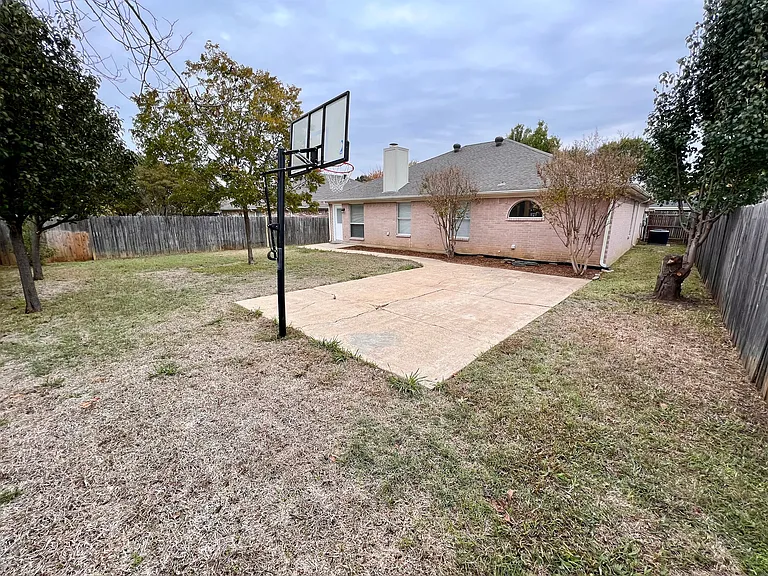 2805 Yorkfield Ct — Photo 5