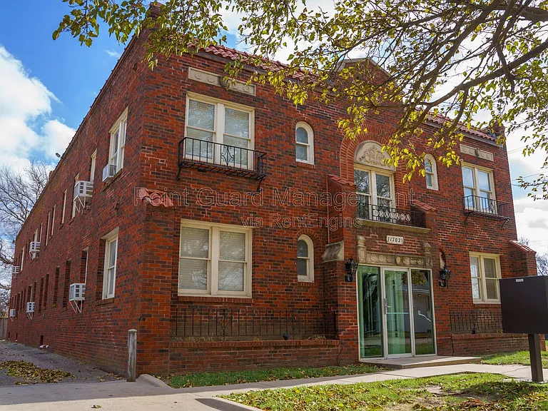 1702 Fairmount St — Photo 27
