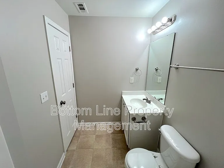 7637 Abigail Glen Dr — Photo 24