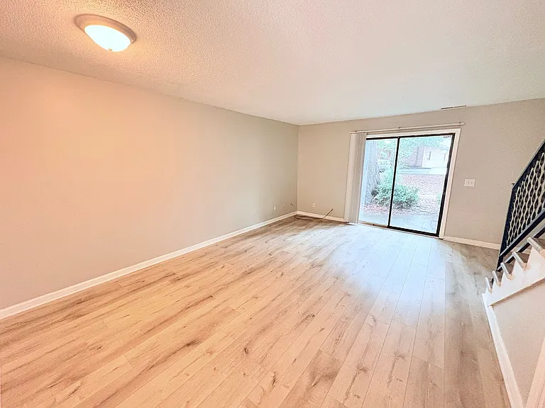 1108 Tiger Blvd #127 — Photo 6