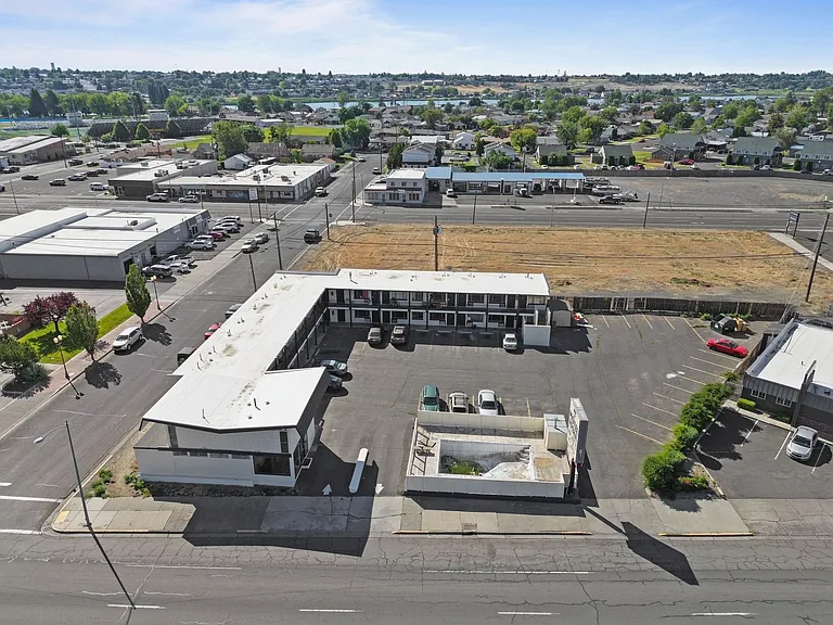 905 W Broadway Ave — Photo 8