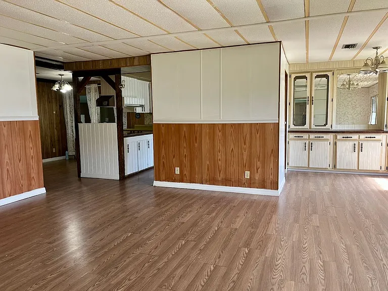 413 Pine Tree Ln — Photo 8