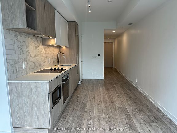 4th image of 2020 Bathurst St #535
