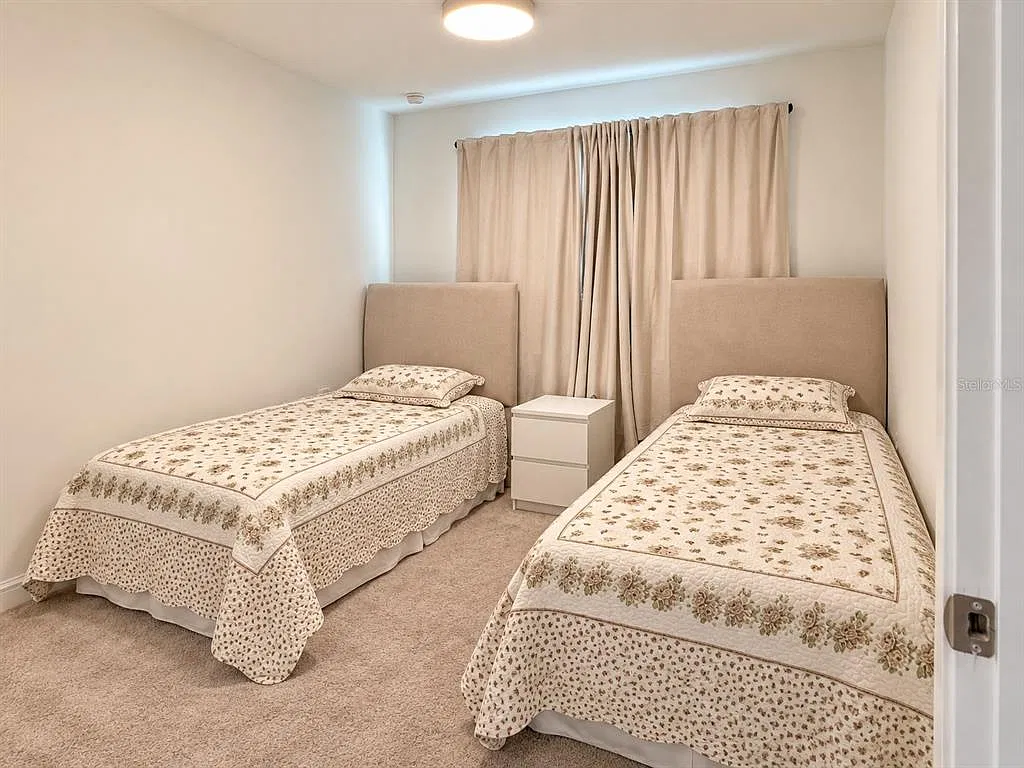 3 bed, 2.0 bath, 1960 sqft, $3,995 — Photo 4