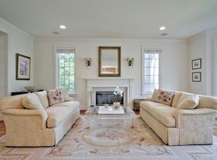 18 Meadow Ln, Manhasset, NY 11030