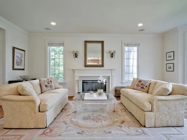 18 Meadow Lane, Manhasset, NY 11030