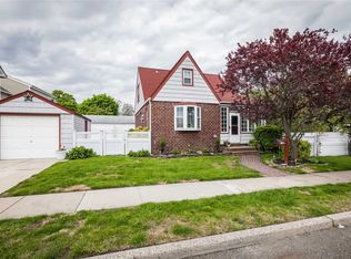 82 Sheridan Ave, Hewlett, NY 11557
