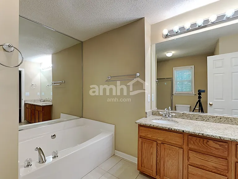 5160 Windsbury Ridge Rd — Photo 10