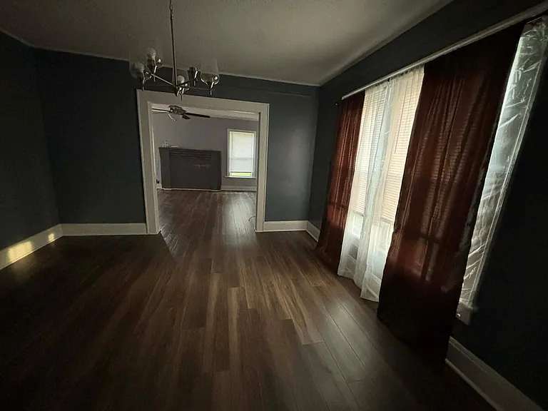209 E Parker St — Photo 3
