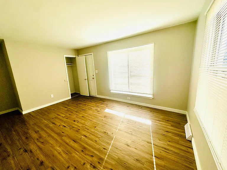 13049 Georgiana Ave — Photo 6