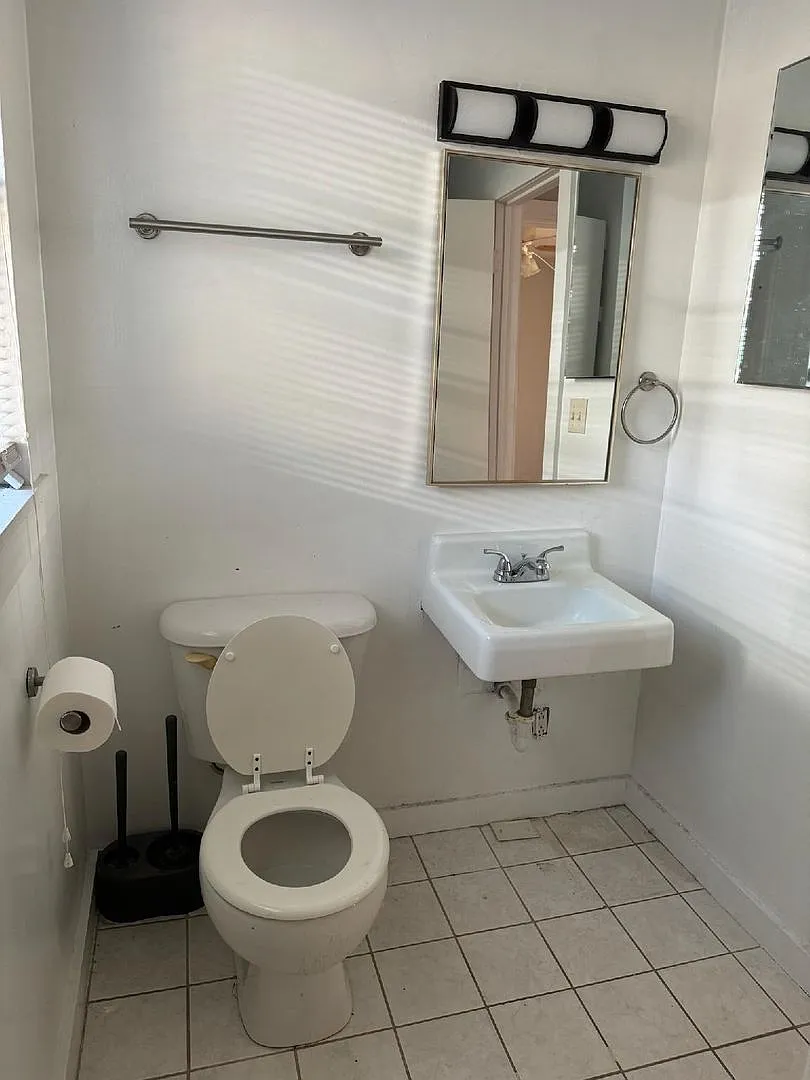 One Bedroom Apartment in the Grid — Photo 4