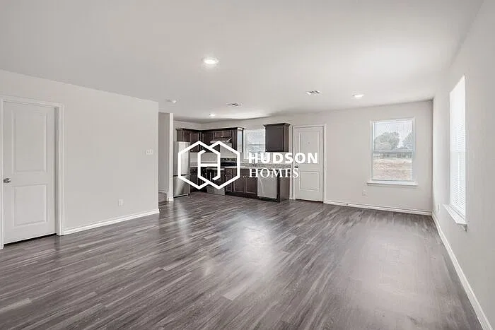 3 bed, 2.5 bath, 1231 sqft, $985 — Photo 4