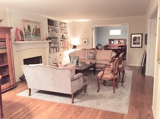 1816 Dorchester Pl, Nichols Hills, OK 73120