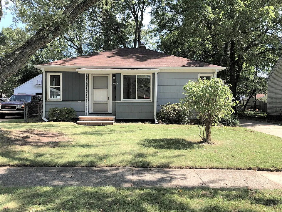 102 Pleasant Ave