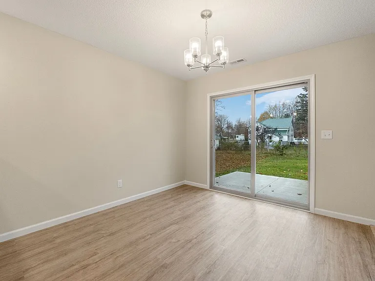 305 E Toledo St — Photo 17