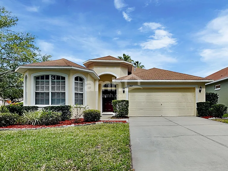 802 Lesa Glen Pl — Photo 1