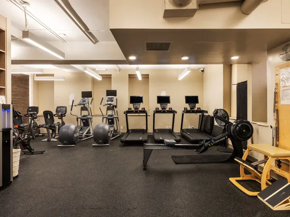 875 Park Avenue image 22 of 24