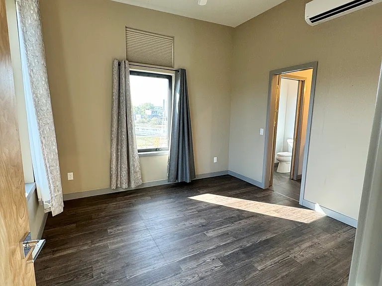 220 King St SE #8 — Photo 10