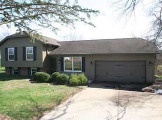 801 Heritage Dr, Mackinaw, IL 61755