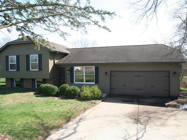 801 Heritage Dr, Mackinaw, IL 61755