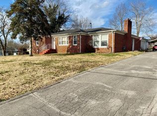 615 College Ave E, Carthage, TN 37030