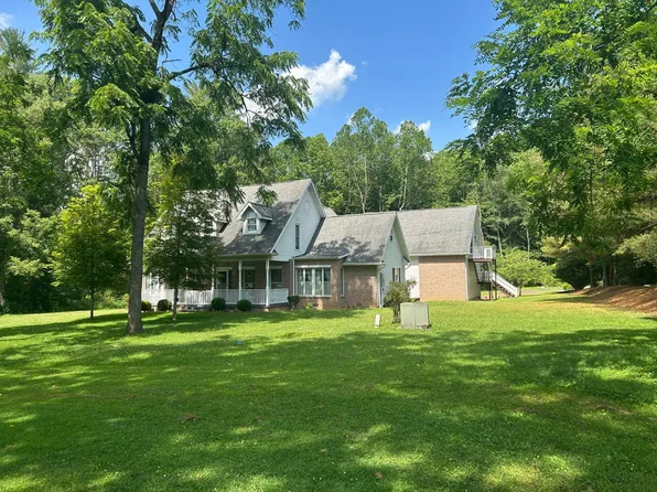 100 Country Club Ct, Terra Alta, WV 26764