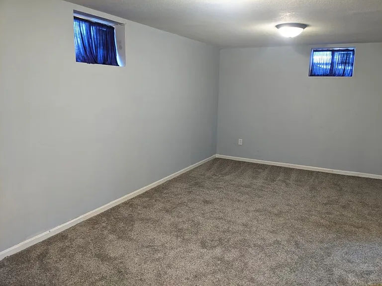 2148 Queens Dr — Photo 13