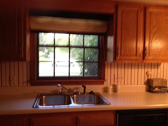 3rd image of 134 Willow Dr