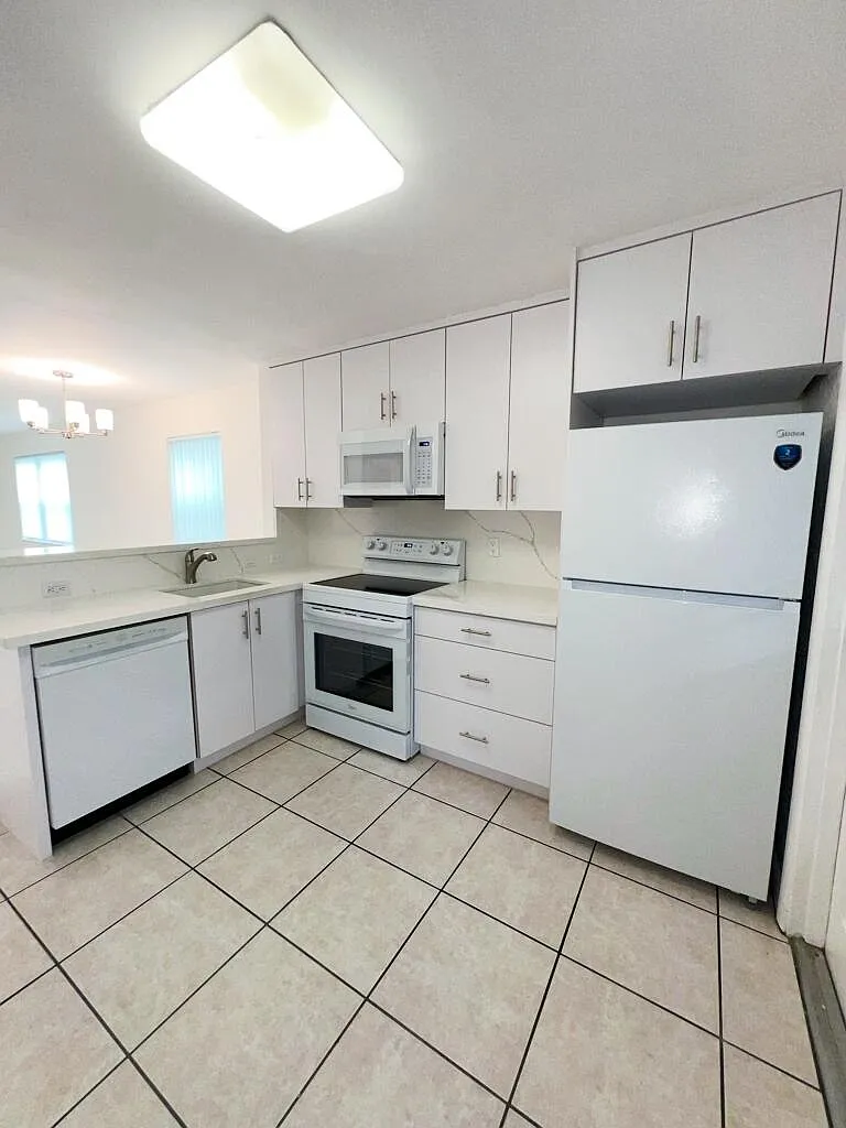 2 bed, 1.5 bath, 1000 sqft, $2,150 — Photo 2