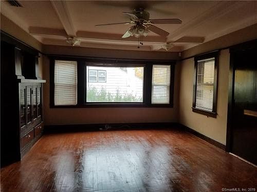 4th image of 42 Concord St