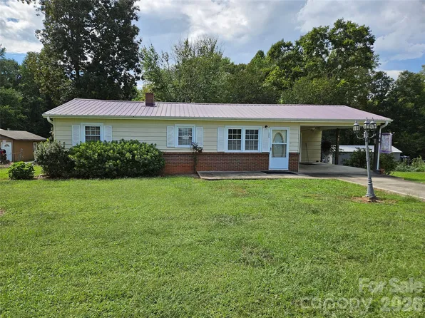 2648 Rose Pl, Lenoir, NC 28645
