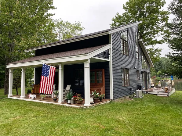 15 Circle Dr, Goffstown, NH 03045
