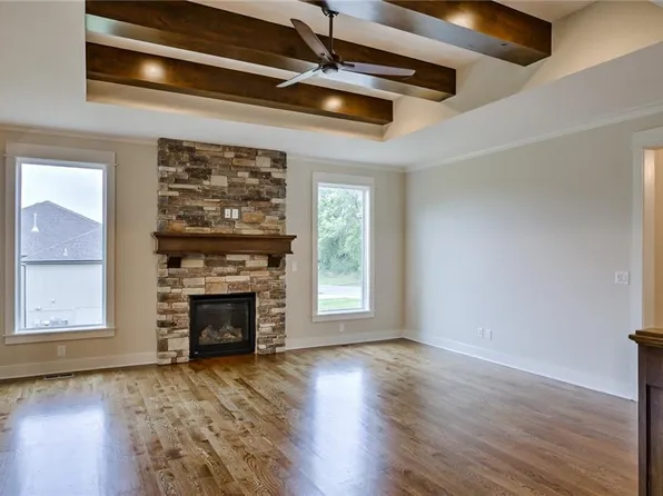 2452 W 179th St, Overland Park, KS 66085