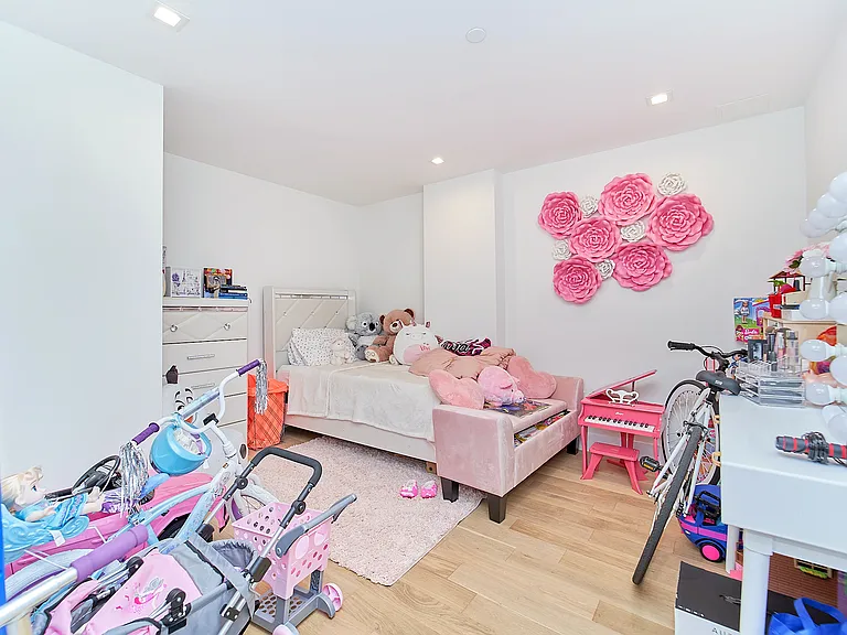 264 Webster Ave #201 — Photo 8