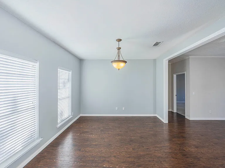 2705 Trophy Dr — Photo 8