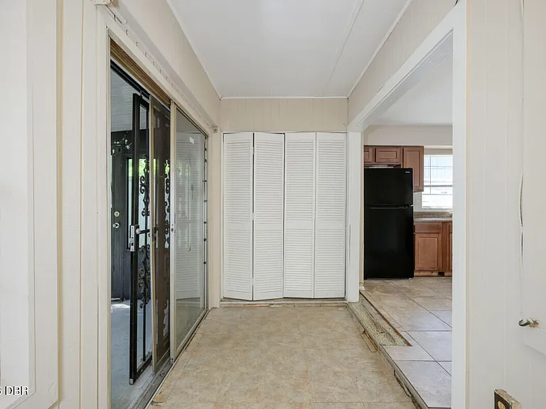 927 E Millard Ct — Photo 9