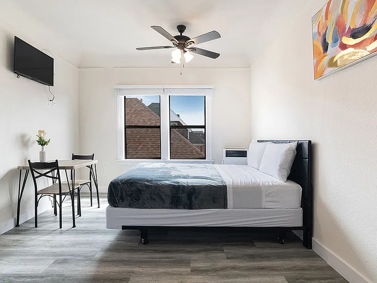 27th Street Studios and One Bedrooms — Photo 15