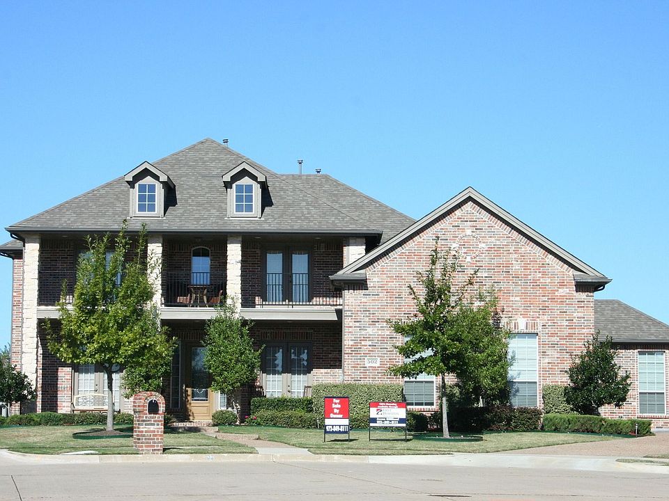 Front View From Cul-De-Sac