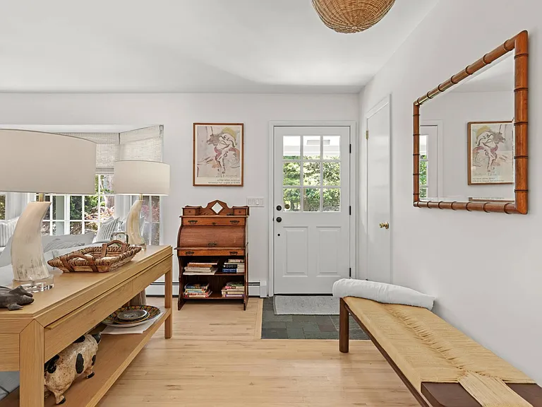 47 Sandra Rd — Photo 2
