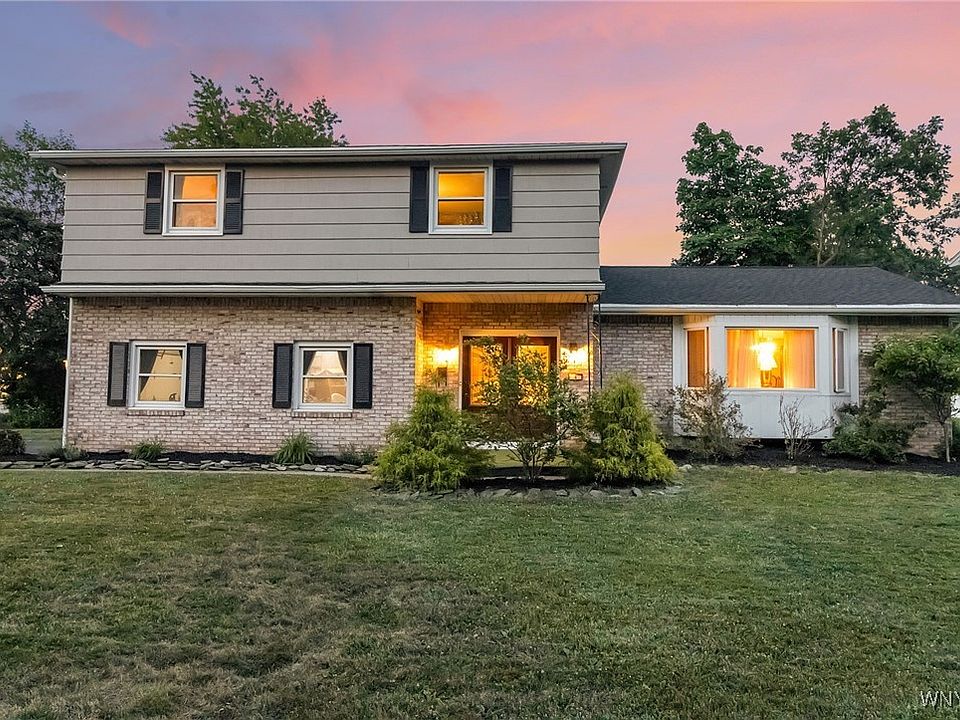1st image of 4 Macarthur Dr