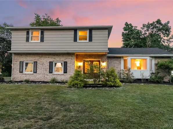 4 Macarthur Dr, Williamsville, NY 14221