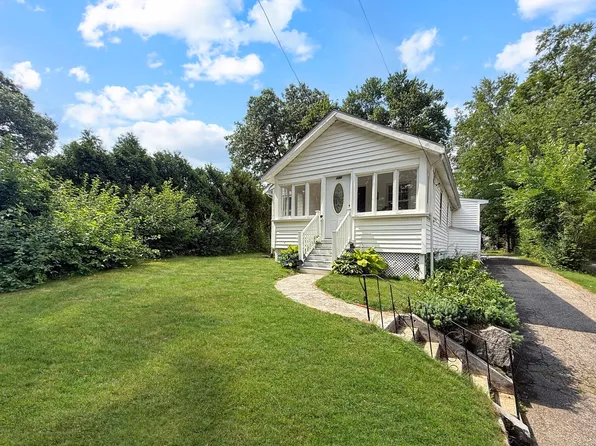 190 W Plain St, Wayland, MA 01778
